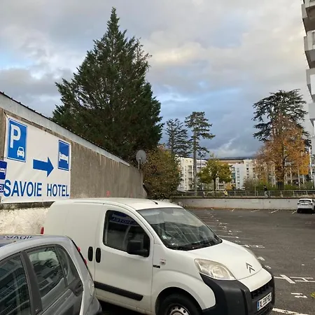 & Aux Portes De Geneve Apartment *