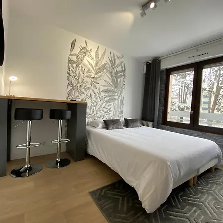 & Aux Portes De Geneve *