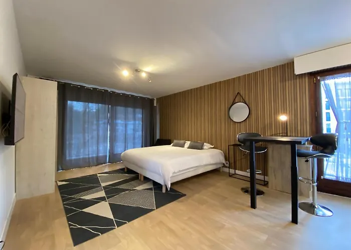 & Aux Portes De Geneve