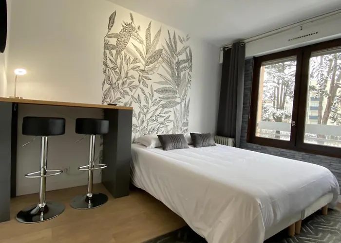 & Aux Portes De Geneve *